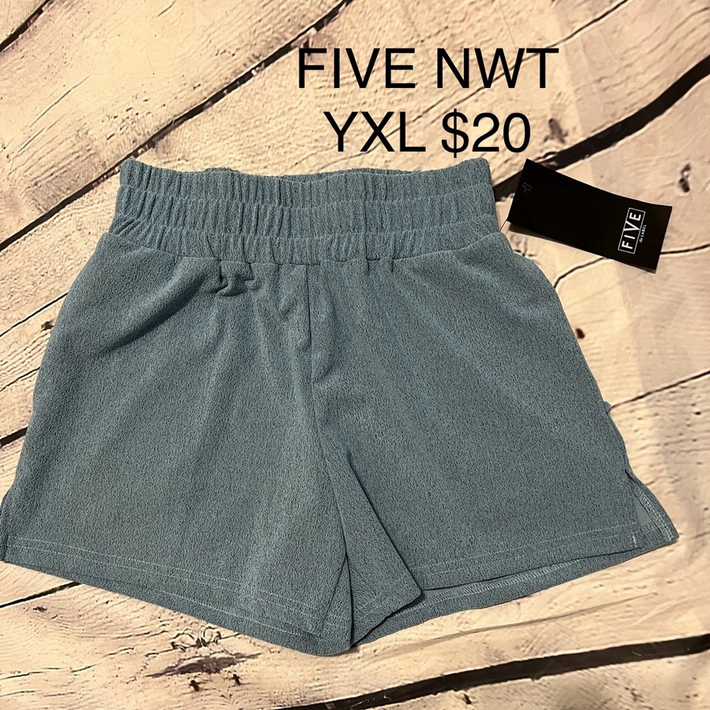 FIVE Dancewear NWT Airbrush shorts YXL